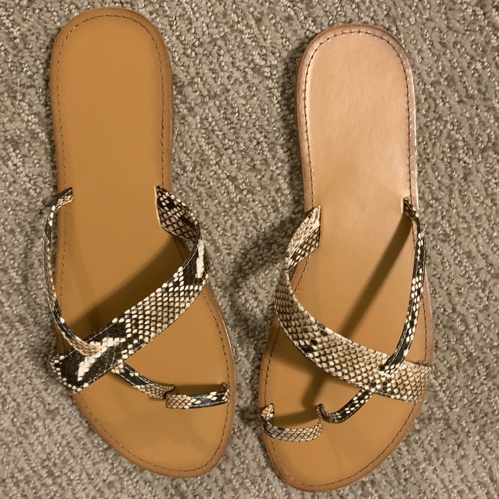 Snakeskin 🐍 Flat Strappy Sandals
